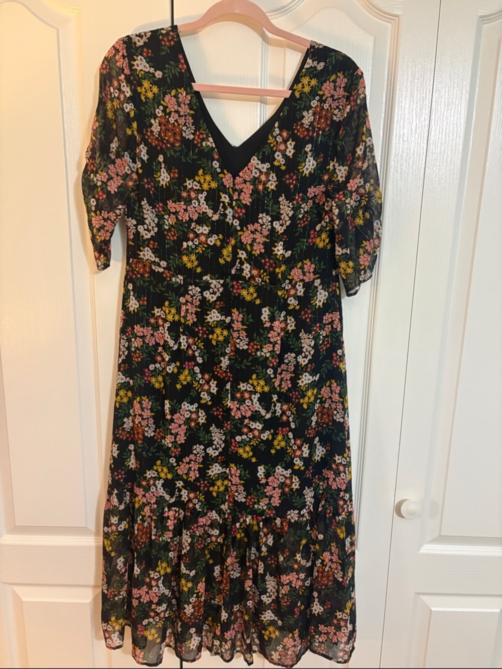 Ann Taylor Factory Floral Midi V-Neck Dress in Black w/ Pink & Yellow, size 8 - Picture 5 of 10